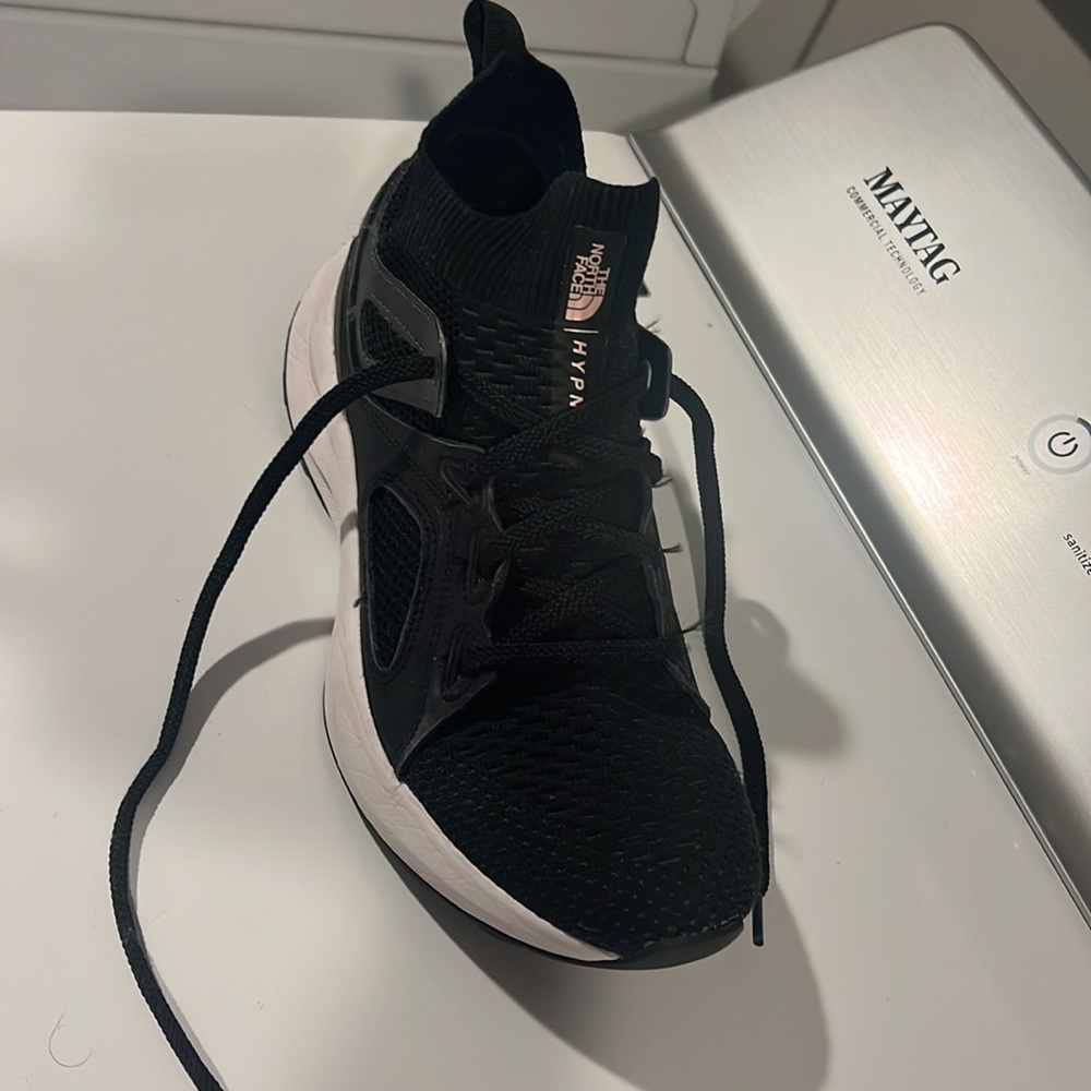 The north face W Hypnum Luxe Tnfblk/rosegold Size 8